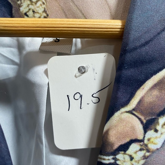 Abstract Patterned Blazer - Picture 3 of 4